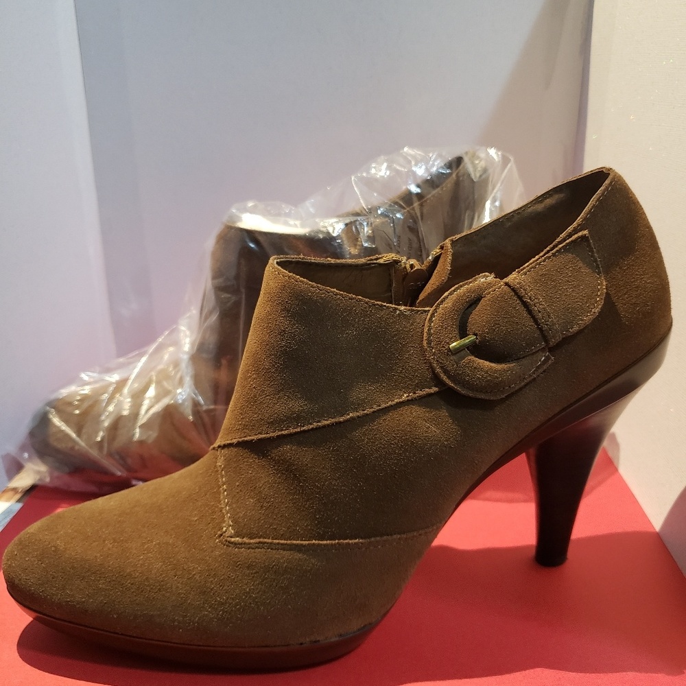 JOAN & DAVID CIRCA -  with 4 inch heel.